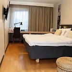Original Sokos Kaarle מלון 4*